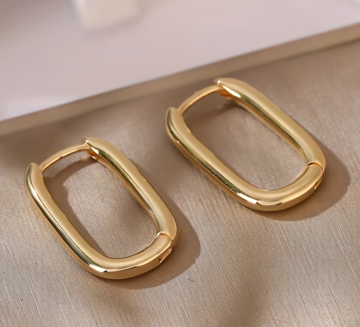 Boucle d'oreille en forme de U